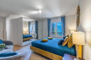 a bedroom with a bed with a blue bedspread at Bon-Port Luxury apartment - Lakefront in Territet