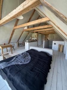 Postel nebo postele na pokoji v ubytování Tilia authentic home, butikowe apartamenty nad morzem