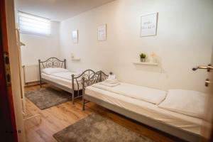 Postel nebo postele na pokoji v ubytování Apartments Ebus