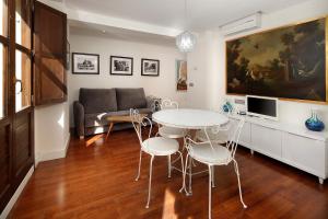 a living room with a table and chairs and a couch at Laila Home in Barbastro