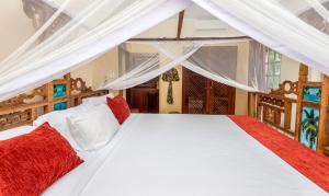 เตียงในห้องที่ Garden Beach Villa Zanzibar