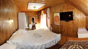 Ένα ή περισσότερα κρεβάτια σε δωμάτιο στο Kovcheg Holiday Home +18 φωτογραφίες