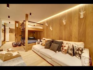 a living room with a white couch and a bed at CASA VINYETA de Alma de Nieve in Baqueira-Beret
