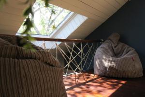 Posezení v ubytování L'Atelier - Gîte urbain chaleureux + 6 fotografií