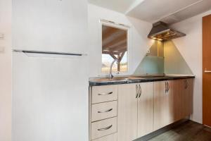 A kitchen or kitchenette at COUNTRY HOME