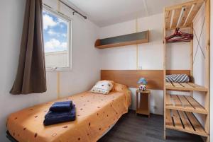 A bed or beds in a room at COUNTRY HOME