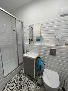 Bilik mandi di Gutshauszimmer Doppel Neu Gaarz