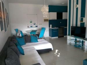 a living room with a couch and a tv at Apartment Tara in Sumartin
