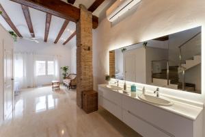 A bathroom at Penthouse Duplex 4 PAX by costablancarent Még 37 kép