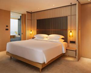 Ein Bett oder Betten in einem Zimmer der Unterkunft Park Hyatt Jakarta