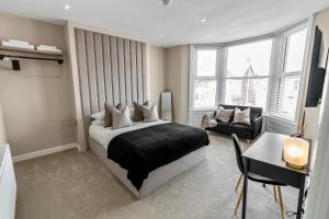 Кровать или кровати в номере The Burlington by STAMP SA