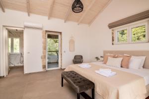Postel nebo postele na pokoji v ubytování Villa di Pietra + 37 fotografií