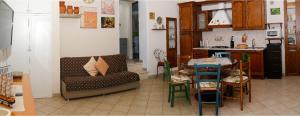 a living room with a couch and a table at La villa di campagna in Pisticci