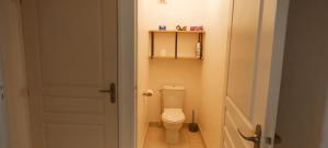 Fotografia z galérie ubytovania Appartement cœur de ville parking gratuit WIFI v destinácii Angers
