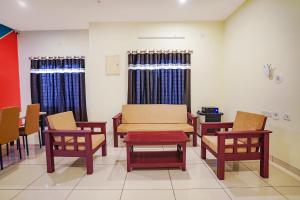 Posezení v ubytování FabExpress Town Space Apartment - Nr Saravana Stores, Porur