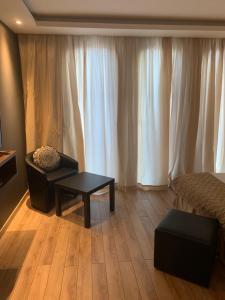 Uma área de estar em Hotel Calipso Hotel