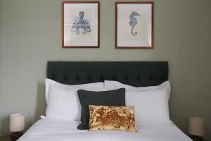 Кровать или кровати в номере Sentry Mead Hotel