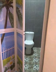 a bathroom with a toilet in a room at Nor Su Homestay in Kampong Alor Gajah