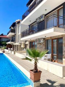 Басейн в Apartments in Villas Apolon або поблизу