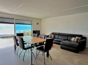 Area soggiorno di Appartement moderne avec vue panoramique à Jongny proche de Montreux