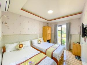 Postel nebo postele na pokoji v ubytování Khách sạn Triều Dâng