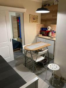 Kuchyň nebo kuchyňský kout v ubytování Apartments Ivanišević