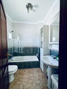 Phòng tắm tại Cozy Villa Marina, Iris fase 1, WiFi