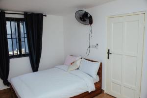 a bedroom with a white bed and a window at William Ofori-Atta Fie in Accra