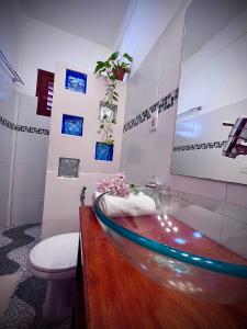 a bathroom with a sink and a toilet at Residencial Bem-te-vi in Jericoacoara