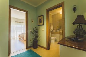 a room with a bathroom with a toilet and a mirror at Best Houses 36 - Baleal Surf Village in Peniche