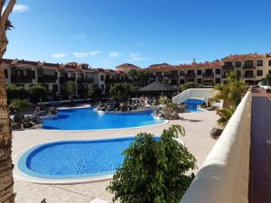 The swimming pool at or close to LARIMAR en Balcon del Mar