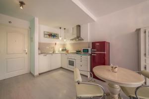 A kitchen or kitchenette at LARIMAR en Balcon del Mar