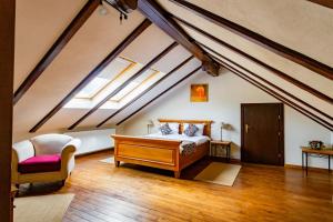 Postel nebo postele na pokoji v ubytování Hotel Turnul + 37 fotografií