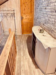 Η κουζίνα ή μικρή κουζίνα στο PREMIUM-Ferienhaus für 5 Gäste - Sauna, Wald u. Berge Extertal-Ferienpark #49