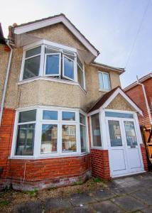 a red brick house with a white door at Granby Grove Townhouse - Sleeps 8- 4 Bedrooms in Southampton