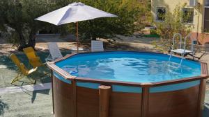 The swimming pool at or close to LA ANTIGUA CASA DEL ASTRONOMO Casa Rural