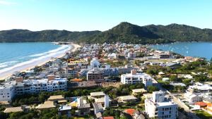 an aerial view of a city and the beach at Hospeda Mariscal Flat in Bombinhas
