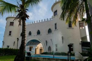 Bazén v ubytování Aparthotel Castillo Real nebo v jeho okolí
