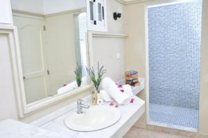 Koupelna v ubytování Aparthotel Castillo Real + 17 fotografií