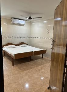 a bedroom with a bed in a room at HOTEL THILAK in Tuticorin