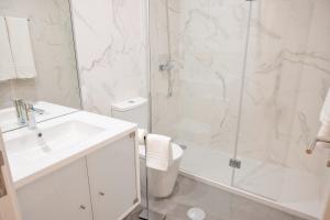 Et badeværelse på Byobu Apartment, by Bolhão Residences