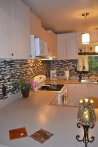 Kuchyň nebo kuchyňský kout v ubytování Best Deal and Epic Location 2bd 2BA Ocean View