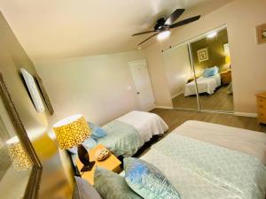 Postel nebo postele na pokoji v ubytování Best Deal and Epic Location 2bd 2BA Ocean View