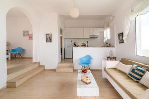 A kitchen or kitchenette at white house by the sea