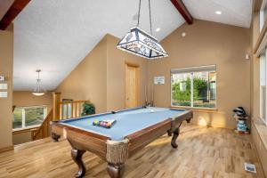 a pool table in a room with a ceiling at Sand Stone in Lincoln City