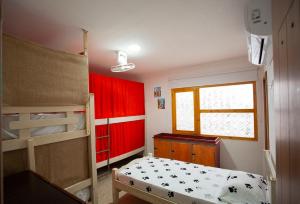 Postel nebo postele na pokoji v ubytování Hostal El Bando