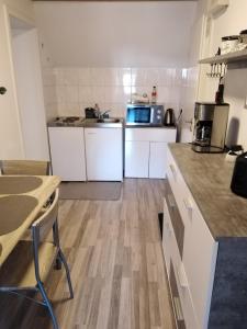 مطبخ أو مطبخ صغير في Ferienwohnung Maria