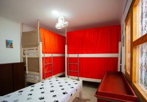 Postel nebo postele na pokoji v ubytování Hostal El Bando