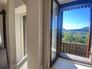 Foto dalla galleria di Romantica terrazza sul lago a Revine Lago