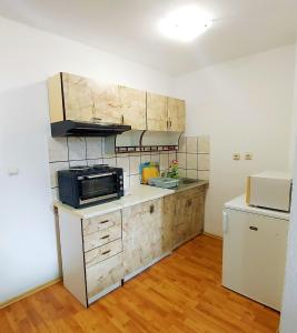 a small kitchen with a microwave and a stove at Holiday house with a big garden and free parking 